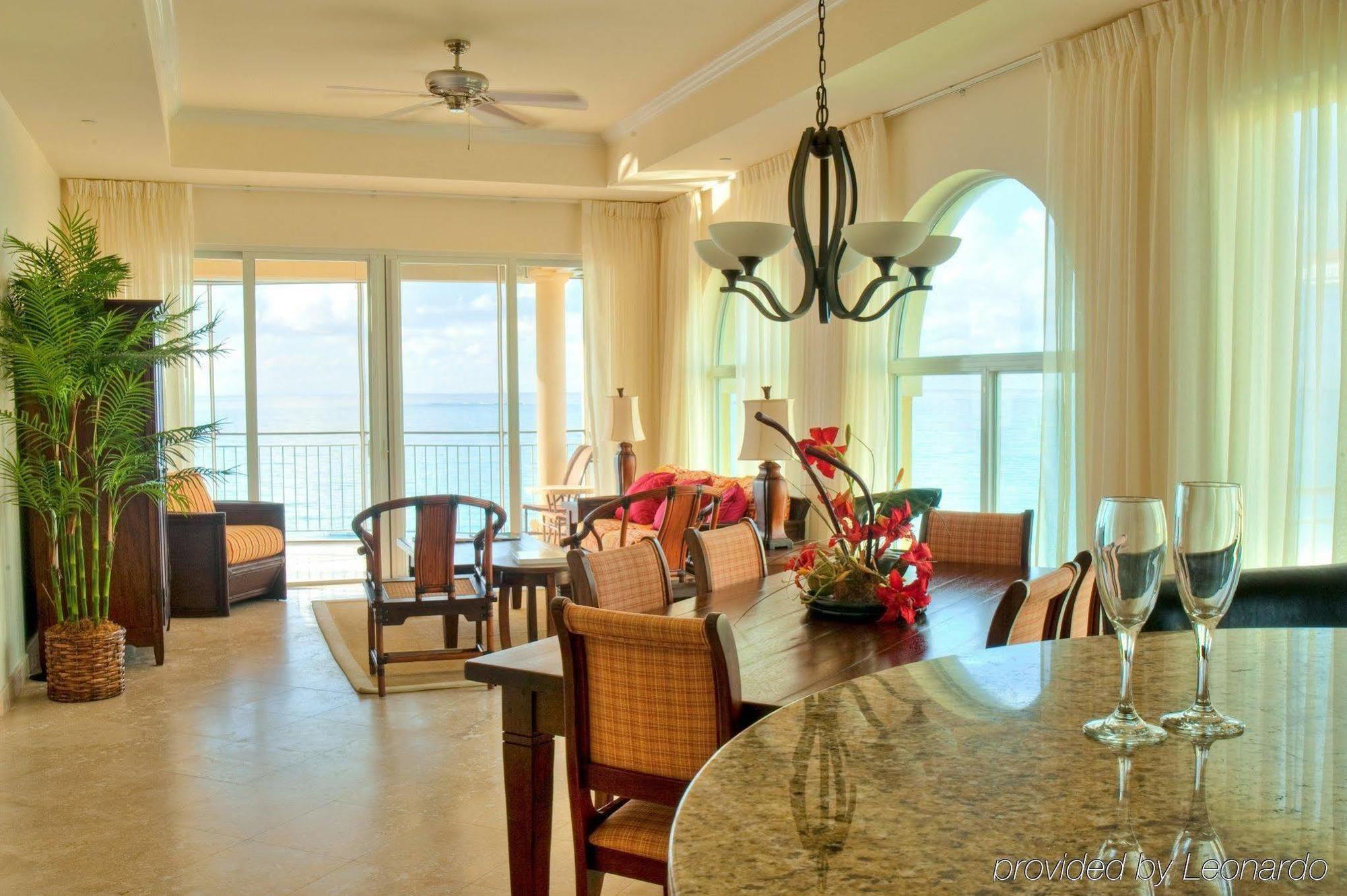 The Tuscany On Grace Bay Rum bild